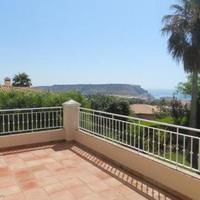 Вилла на второй линии моря/озера, в пригороде в Португалии, Албуфейра, 337 кв.м.