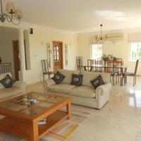 Вилла на второй линии моря/озера, в пригороде в Португалии, Албуфейра, 337 кв.м.