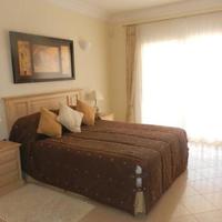 Вилла на второй линии моря/озера, в пригороде в Португалии, Албуфейра, 337 кв.м.