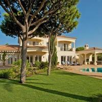Villa at the second line of the sea / lake, in the suburbs in Portugal, Albufeira, 473 sq.m.