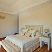 Villa at the second line of the sea / lake, in the suburbs in Portugal, Albufeira, 473 sq.m.