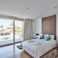 Villa at the second line of the sea / lake, in the suburbs in Portugal, Albufeira, 478 sq.m.