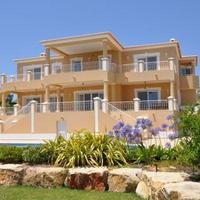 Вилла на второй линии моря/озера, в пригороде в Португалии, Албуфейра, 300 кв.м.