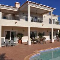 Вилла на второй линии моря/озера, в пригороде в Португалии, Албуфейра, 300 кв.м.