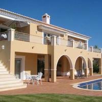 Вилла на второй линии моря/озера, в пригороде в Португалии, Албуфейра, 300 кв.м.