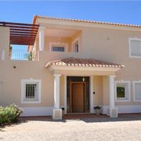 Вилла на второй линии моря/озера, в пригороде в Португалии, Албуфейра, 300 кв.м.