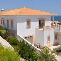 Вилла на второй линии моря/озера, в пригороде в Португалии, Албуфейра, 300 кв.м.