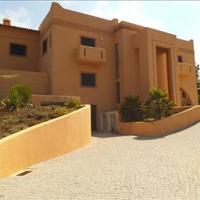 Villa at the second line of the sea / lake, in the suburbs in Portugal, Albufeira, 651 sq.m.