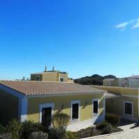 Вилла на второй линии моря/озера, в пригороде в Португалии, Албуфейра, 307 кв.м.