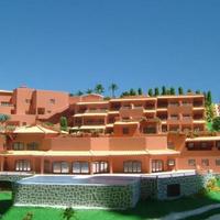 Land plot at the second line of the sea / lake, in the suburbs in Portugal, Albufeira