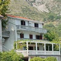 Вилла на первой линии моря/озера, в пригороде в Черногории, Котор, 500 кв.м.