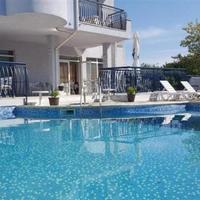 Отель (гостиница) на второй линии моря/озера, в пригороде в Болгарии, Варненская область, Елените, 597 кв.м.