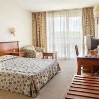 Отель (гостиница) на второй линии моря/озера, в пригороде в Болгарии, Варненская область, Елените, 597 кв.м.