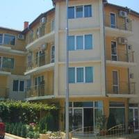 Отель (гостиница) на второй линии моря/озера, в пригороде в Болгарии, Бургасская область, Елените, 700 кв.м.