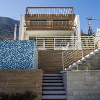 Villa at the first line of the sea / lake, in the suburbs in Montenegro, Kotor, Perast, 371 sq.m.