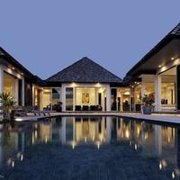 Villa at the first line of the sea / lake, in the suburbs in Thailand, Phuket, 475 sq.m.