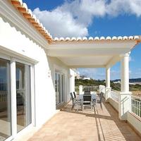 Вилла на второй линии моря/озера, в пригороде в Португалии, Албуфейра, 438 кв.м.