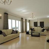 Вилла на второй линии моря/озера, в пригороде в Португалии, Албуфейра, 438 кв.м.