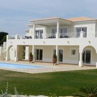 Вилла на второй линии моря/озера, в пригороде в Португалии, Албуфейра, 438 кв.м.