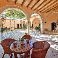 Дом в Испании, Балеарские Острова, Пальма, 1400 кв.м.