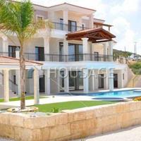 Villa in Republic of Cyprus, Eparchia Pafou, Nicosia, 950 sq.m.