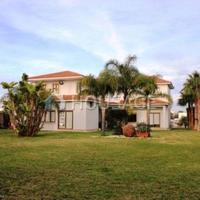 Дом на Кипре, Ларнака, 500 кв.м.