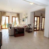 Villa in Republic of Cyprus, Eparchia Pafou, Nicosia, 400 sq.m.