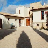 Villa in Republic of Cyprus, Eparchia Pafou, Nicosia, 330 sq.m.