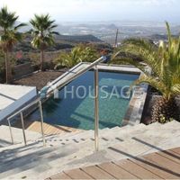 Villa in Spain, Canary Islands, Santa Cruz de Tenerife, 306 sq.m.