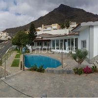 Villa in Spain, Canary Islands, Santa Cruz de Tenerife, 180 sq.m.