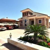 Villa in Republic of Cyprus, Eparchia Pafou, Nicosia, 610 sq.m.