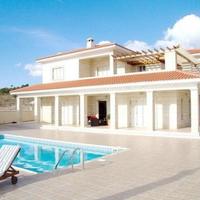 Villa in Republic of Cyprus, Eparchia Pafou, Nicosia, 710 sq.m.