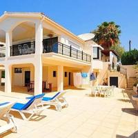 Villa in Republic of Cyprus, Eparchia Pafou, Nicosia, 385 sq.m.