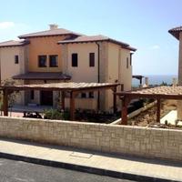 Villa in Republic of Cyprus, Eparchia Pafou, Nicosia, 345 sq.m.