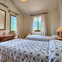 Villa in Republic of Cyprus, Eparchia Pafou, Nicosia, 300 sq.m.