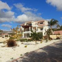 Villa in Republic of Cyprus, Eparchia Pafou, Nicosia, 950 sq.m.