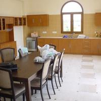 Bungalow in Republic of Cyprus, Lemesou, Nicosia, 350 sq.m.