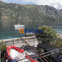 Вилла на первой линии моря/озера в Черногории, 275 кв.м.
