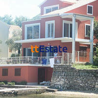 Дом на первой линии моря/озера в Черногории, 300 кв.м.