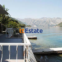 Дом на первой линии моря/озера в Черногории, 300 кв.м.
