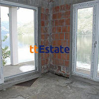 Дом на первой линии моря/озера в Черногории, 300 кв.м.