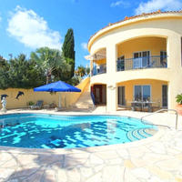 Villa in Republic of Cyprus, Eparchia Pafou, Nicosia, 450 sq.m.