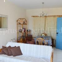 Flat at the second line of the sea / lake, in the suburbs in Republic of Cyprus, Eparchia Pafou, 70 sq.m.