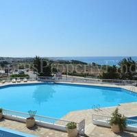 Flat at the second line of the sea / lake, in the suburbs in Republic of Cyprus, Eparchia Pafou, 70 sq.m.