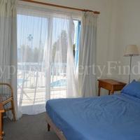 Flat at the second line of the sea / lake, in the suburbs in Republic of Cyprus, Eparchia Pafou, 70 sq.m.