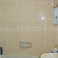 Flat at the second line of the sea / lake, in the suburbs in Republic of Cyprus, Eparchia Pafou, 70 sq.m.