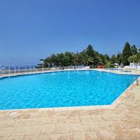 Flat at the second line of the sea / lake, in the suburbs in Republic of Cyprus, Eparchia Pafou, 70 sq.m.
