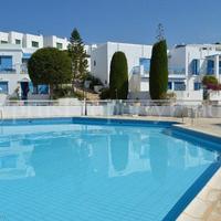 Flat at the second line of the sea / lake, in the suburbs in Republic of Cyprus, Eparchia Pafou, 70 sq.m.