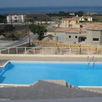 Вилла на первой линии моря/озера, в пригороде на Кипре, Пафос, 350 кв.м.