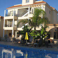 Квартира на второй линии моря/озера на Кипре, Пафос, 80 кв.м.